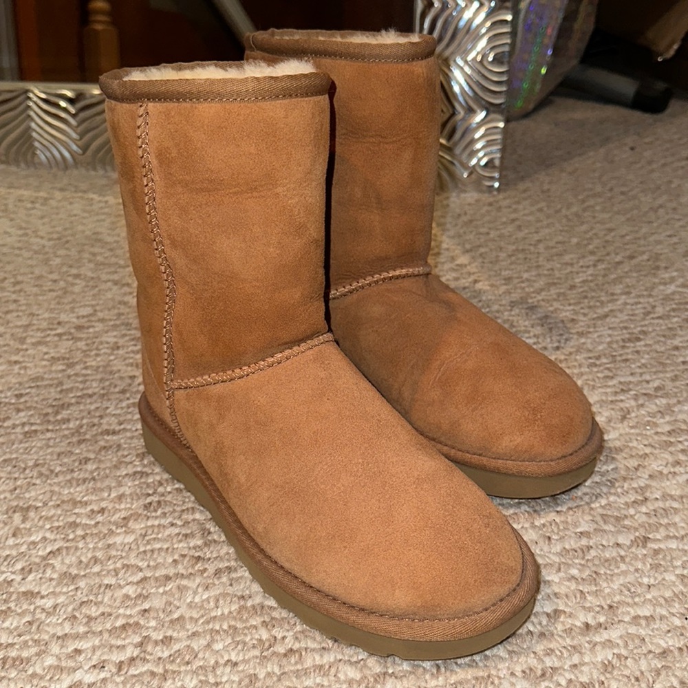 UGG Classic Short Boot